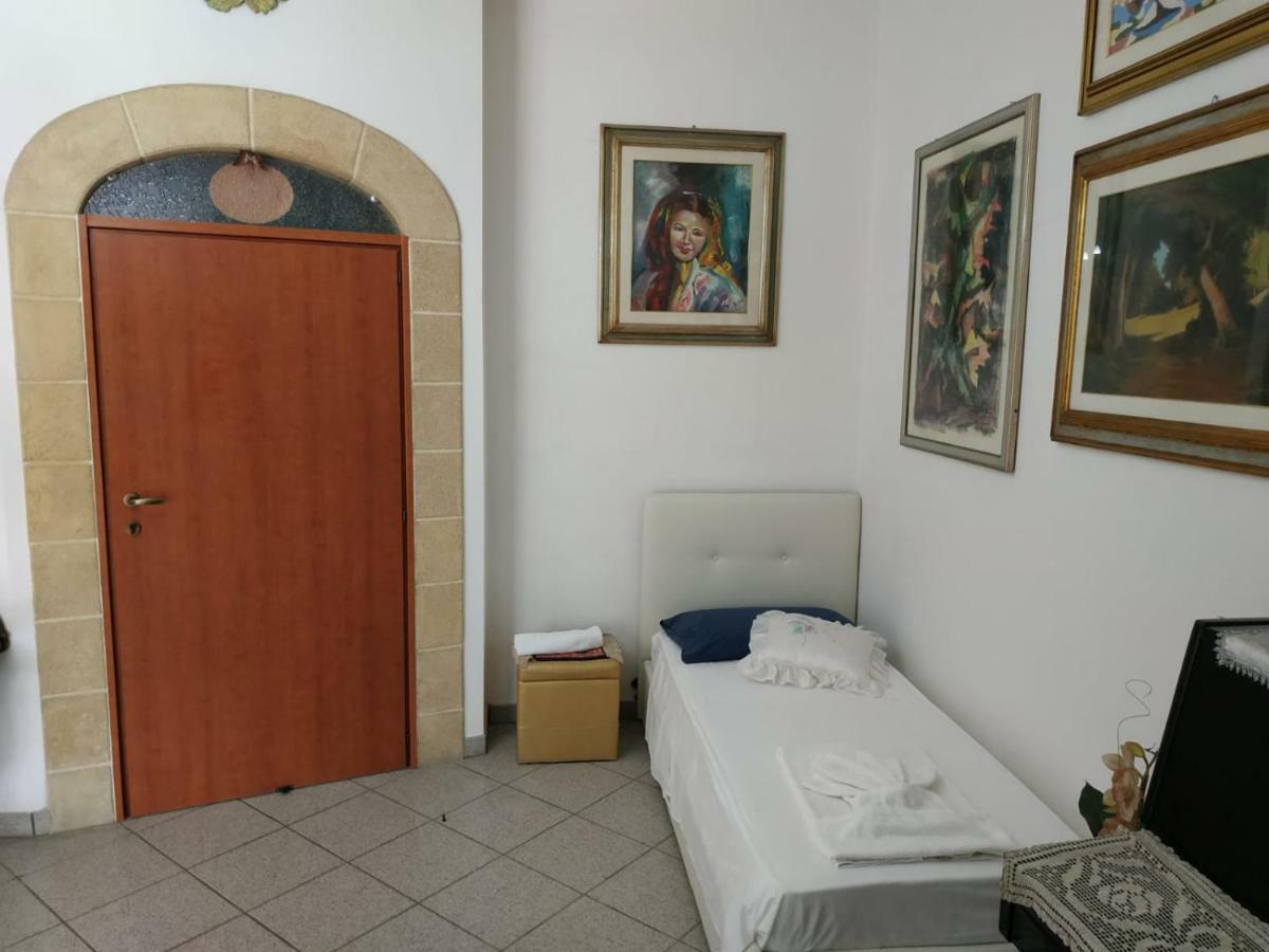 B&B Tra I Mari Del Salento 레체 외부 사진